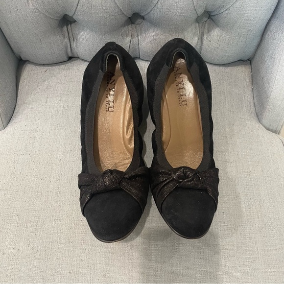 ANYI Lu Suede Scrunch Wedges size 38.5 EU. Equivalent to a 8 US. - Picture 2 of 5